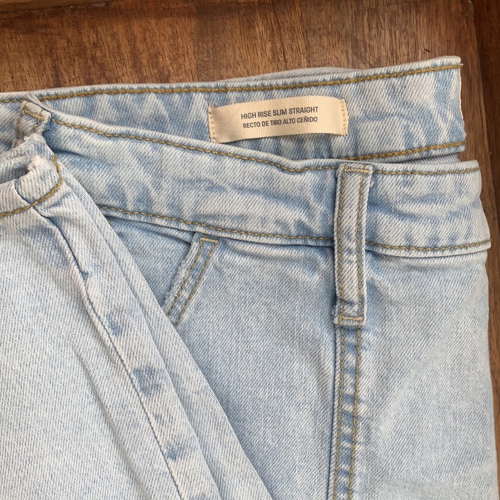 Universal Thread Slim Straight Trending Jean! - image 3